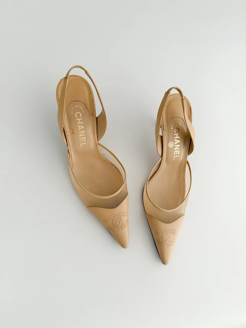 CHANEL (シャネル) ハイヒール　Heels Chanel White Crackled Leather Heels – Dina C's Fab and Funky